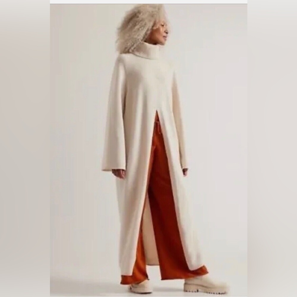Alicia Keys x Athleta Free to Roam Tunic